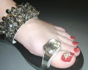 MISTRESS LADY L DIAMOND FLIP FLOPS AND RED NAILS (video short version)