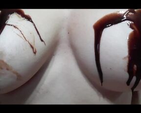 Tetas Con Chocolate - Boobs with Chocolate