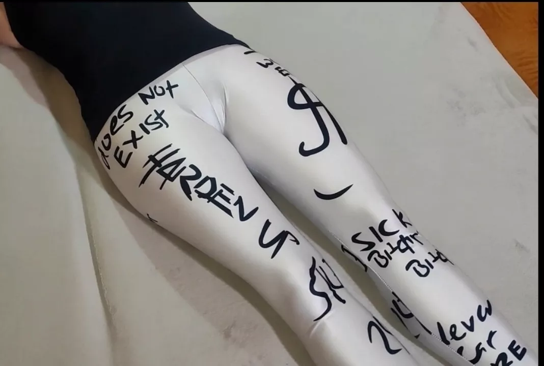 Milf in spandex leggings has a perfect Cameltoe and Ass.