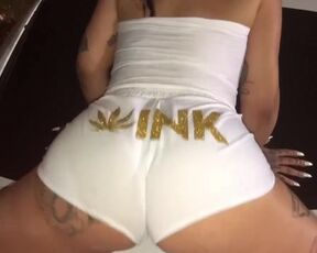 Twerk Queen Throw that Ass Back for the City