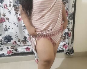 HOT NAUGHTY BHABHI IN TOWEL AFTER HER BATH..