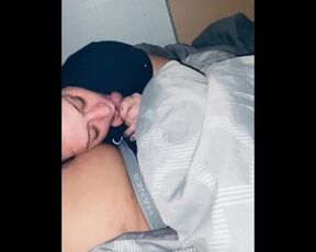 Roommates girlfriend snuck in bed with me damn she can suck dick ???? cheating girlfriend