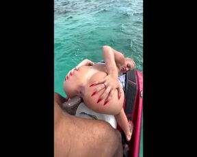 Elana Bunnz fucks Nick Marxxx on a Jet ski !!