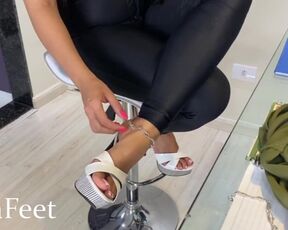 PREV Kiffa Backstage scenes from Hot Secretary BACKSTAGE BEHIND THE SCENES FOOT WORSHIP LOTION