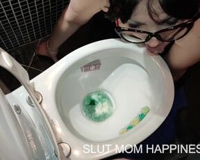 How to clean a toilet bowl