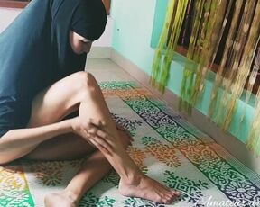 Hijabi Slut Wife Flashing Sexy Legs