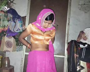 Indian aunty opening her full cloth and fingering her pussy