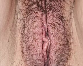 I jerk off my hairy pussy in front of my lover for my man, I wet, I cum, clit orgasm