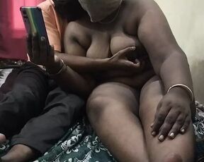 Koyambedu aunty watching porn videos with office boy