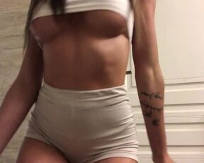 My first video, let's get to know my sexy body????????