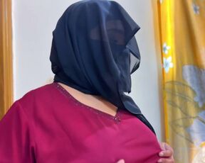 Beautiful hot Stepmom Open Her Burqa & Show Her huge Ass in Saudi Arabia - Hijab & Niqab Hookup